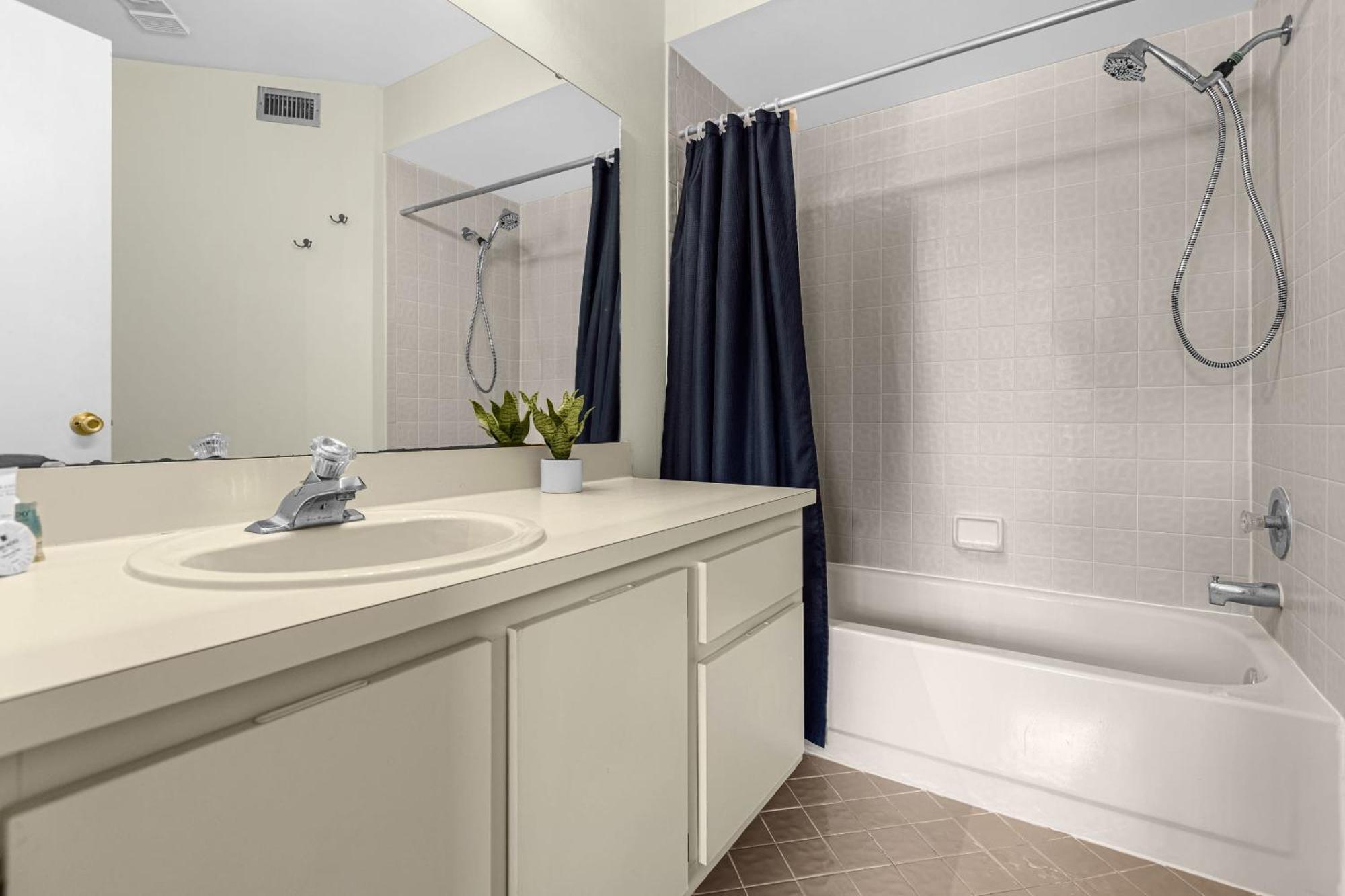 Modern Cozy 2br Near Apartamento